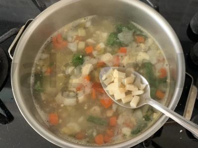 Sūrio sriuba su daržovėmis kaimiškai Žingsnis 4