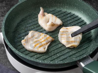 Šiltas salotas su kalmarais Žingsnis 4