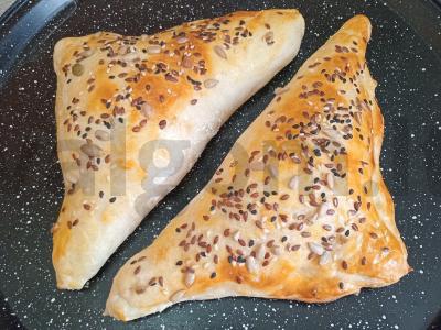 Sluoksniuotos tešlos pyragėliai su sūriu arbatai Žingsnis 8