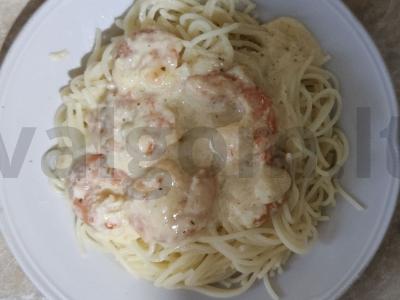 Krevetės grietinėlės padaže pagrindine nuotrauka