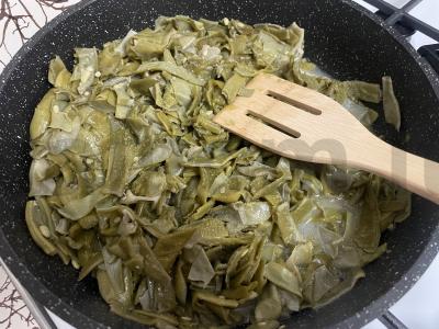 Žalioji pupelė pomidorų padaže su česnaku Žingsnis 1