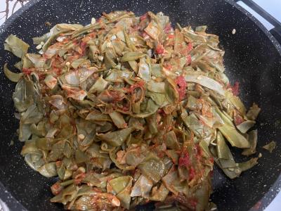 Žalioji pupelė pomidorų padaže su česnaku Žingsnis 3