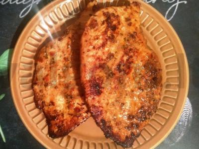 Sultinga krūtinėlė marinate pagrindine nuotrauka