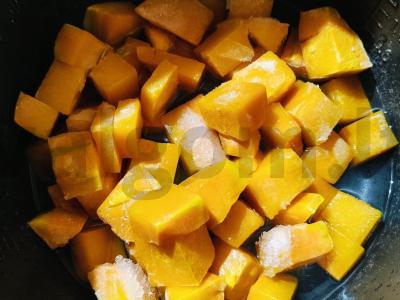 Moliūgų košė su kukurūzų kruopomis ir mangais Žingsnis 1