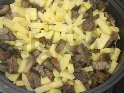 Keptas bulves su grybais pietums Žingsnis 4