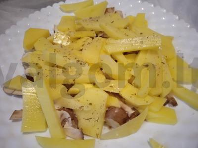 Bulvės, keptos su pievagrybiais ir brokoliais po sūriu ir krevetėmis Žingsnis 3