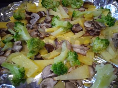 Bulvės, keptos su pievagrybiais ir brokoliais po sūriu ir krevetėmis Žingsnis 4