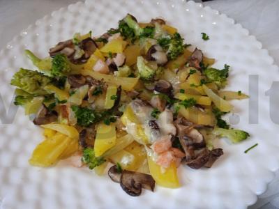 Bulvės, keptos su pievagrybiais ir brokoliais po sūriu ir krevetėmis Žingsnis 7