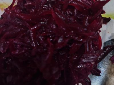 Užkandžių sumuštiniai su burokėliais, kiaušiniu ir silke Žingsnis 1