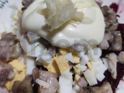 Užkandžių sumuštiniai su burokėliais, kiaušiniu ir silke Žingsnis 2