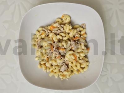 Makaronai grietinėlės padaže su faršu pagrindine nuotrauka