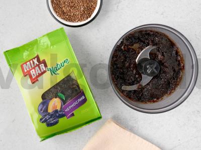 Namų saldainiai su džiovintais slyvomis ir migdolais Žingsnis 1