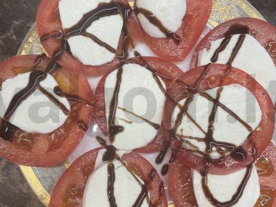 Užkandis „Pomidorai su mocarela“ pagrindine nuotrauka