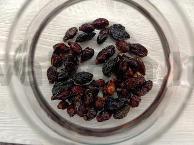 Gėrimas su erškėtuogėmis, džiovintomis slyvomis ir obuoliu Žingsnis 3