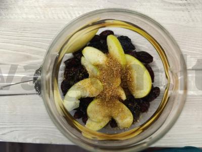 Gėrimas su erškėtuogėmis, džiovintomis slyvomis ir obuoliu Žingsnis 5