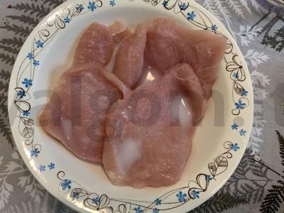 Kalakutienos kotletai su ajranu Žingsnis 1