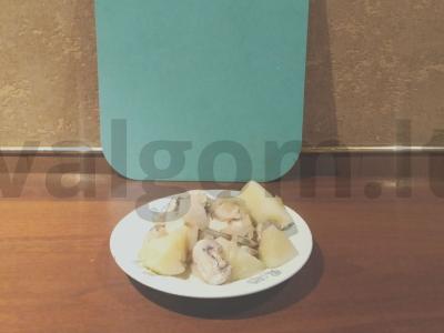 Jauni bulvės su grybais ir svogūnais Žingsnis 3