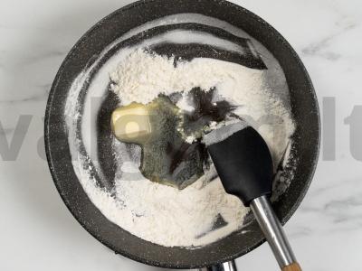 Makaronai grietinėlės padaže Žingsnis 3