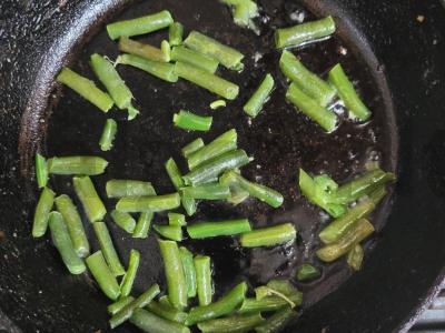 Švelnus omletas su pupelėmis ir sūriu Žingsnis 1