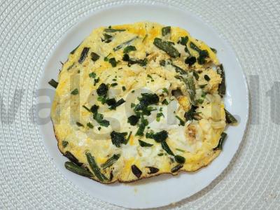 Švelnus omletas su pupelėmis ir sūriu pagrindine nuotrauka