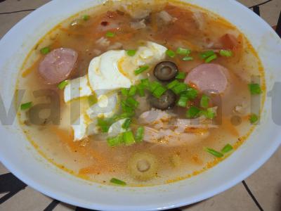 Sriuba su ryžiais pietums pagrindine nuotrauka