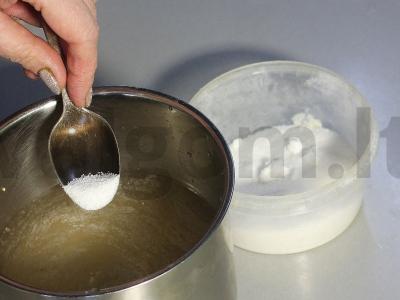 Kvinoja su tofu ir daržovėmis pomidorų padaže pusryčiams Žingsnis 1