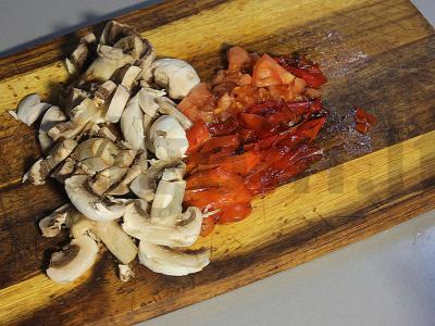 Kvinoja su tofu ir daržovėmis pomidorų padaže pusryčiams Žingsnis 3