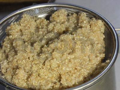 Kvinoja su tofu ir daržovėmis pomidorų padaže pusryčiams Žingsnis 8