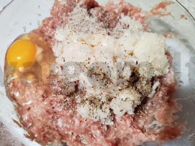 Kiaulienos kotletai su parmezanu Žingsnis 1