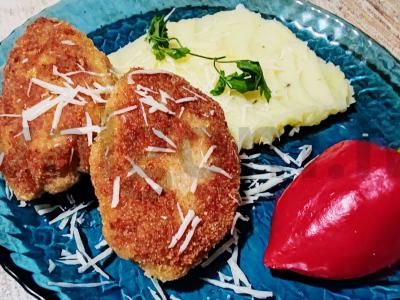 Kiaulienos kotletai su parmezanu pagrindine nuotrauka