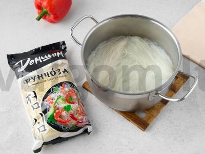 Paprastas stir-fry su funchoza ir daržovėmis Žingsnis 1