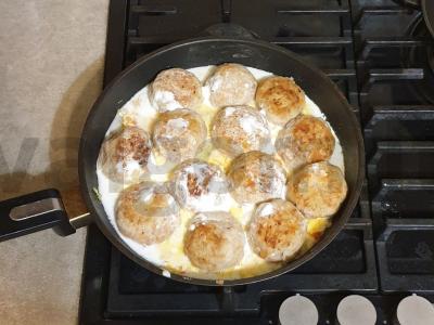 Kotletai su troškinta kopūstais padaže Žingsnis 9