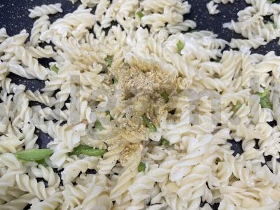 Makaronai „Spiralės“ su žaliu pipiru Žingsnis 8