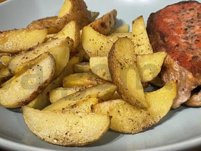 Kaimiški bulvės su česnaku pagrindine nuotrauka