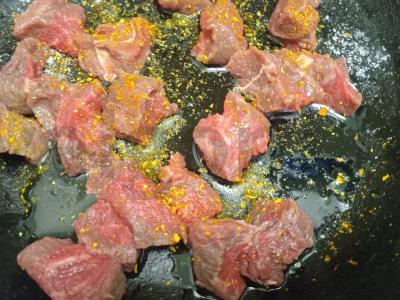 Salotas su kepta jautiena ir čili pipirais Žingsnis 5