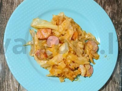 Sultinys su raugintais kopūstais ir dešrelėmis pagrindine nuotrauka