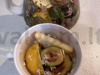 Vaisių arbata su feijoa ir medumi pagrindine nuotrauka