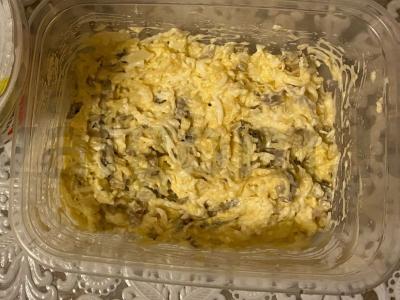 Šoninės ritinėliai su sūriu, česnaku, kiaušiniu ir grybais Žingsnis 6