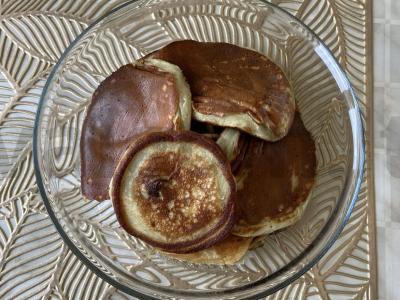 Purūs blynai iš be laktozės jogurto su razinomis „Skoningi“ pagrindine nuotrauka