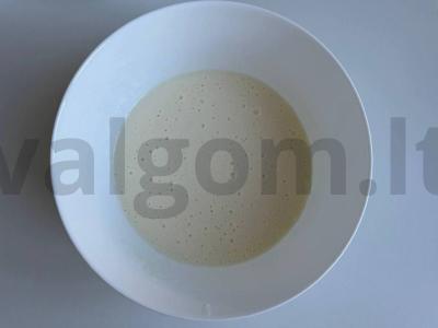 Sūrio, krabų lazdelėmis ir kukurūzais nesaldūs blynai Žingsnis 1