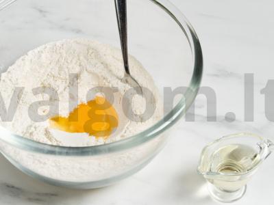 Koldūnai su šaldytomis vyšniomis Žingsnis 2