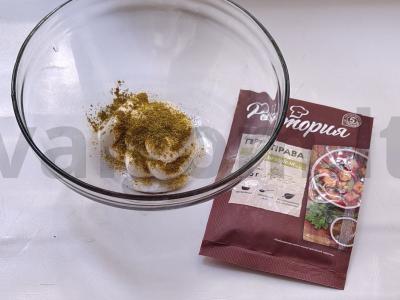 Gruziniška užkanda iš šviežių pomidorų Žingsnis 2