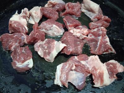 Jautiena, kepta su daržovėmis ir itališkais prieskoniais Žingsnis 1