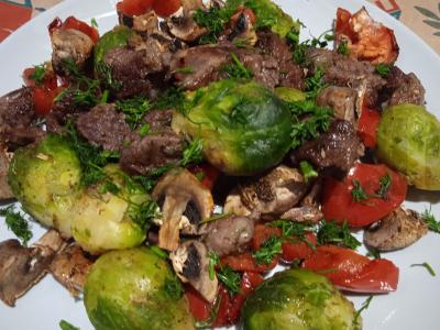 Jautiena, kepta su daržovėmis ir itališkais prieskoniais pagrindine nuotrauka