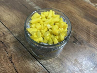 Desertas su mangais ir chia sėklomis be cukraus pagrindine nuotrauka