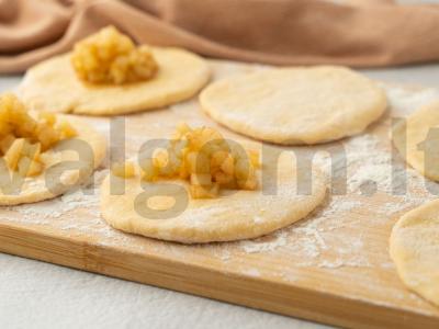 Kepti pyragėliai su obuoliais Žingsnis 5