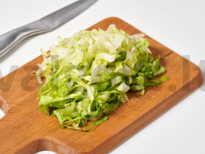 Krabų lazdelės salotos su kukurūzais Žingsnis 2