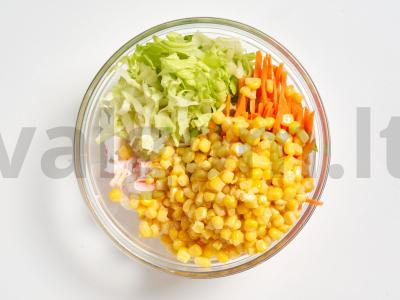 Krabų lazdelės salotos su kukurūzais Žingsnis 5