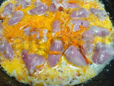 Kuskusas su vištienos širdelėmis, troškintomis grietinėje Žingsnis 5