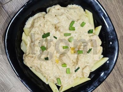 Vištienos krūtinėlė grietinėlės ir garstyčių padaže pietums pagrindine nuotrauka